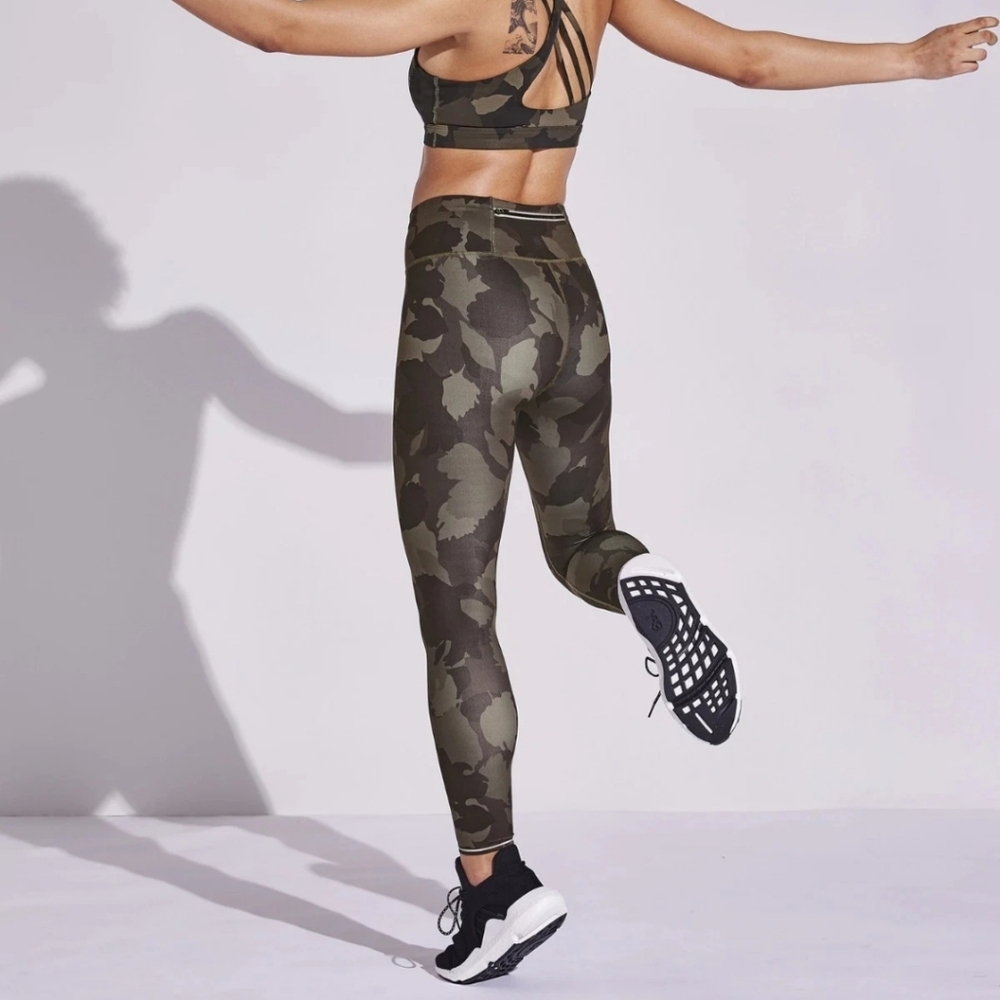 Athleta Run Free Camo 7/8 Tight Size S